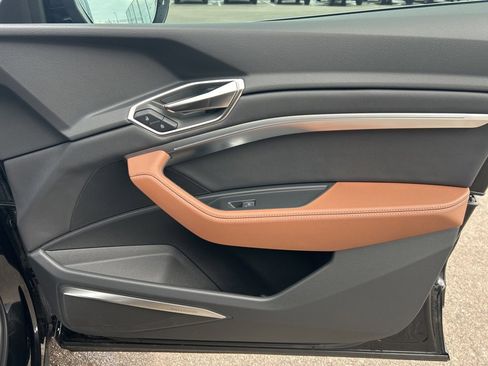 Used 2024 Audi Q8 e-tron Premium Plus image 35