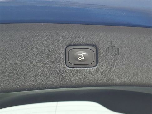 Used 2023 Ford Edge SEL w/ Convenience Package image 9