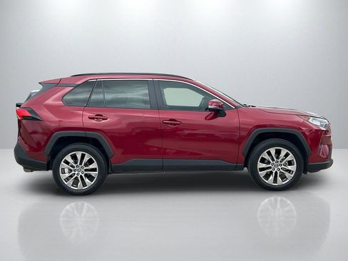Used 2020 Toyota RAV4 XLE Premium FWD image 4