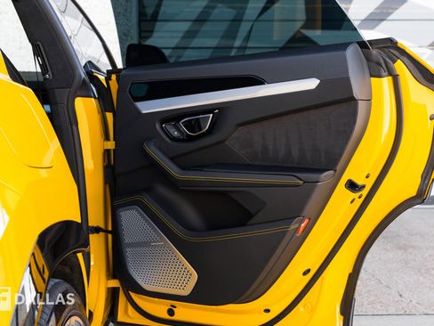 Used 2019 Lamborghini Urus image 31