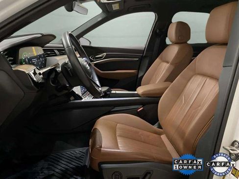 Used 2024 Audi Q8 e-tron Premium image 18