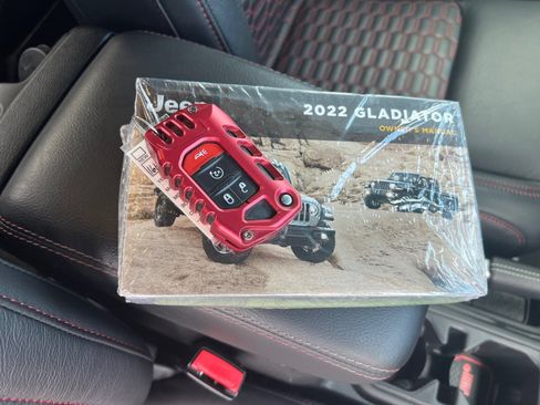 Used 2022 Jeep Gladiator Rubicon w/ LED Lighting Group AWD/4WD image 34