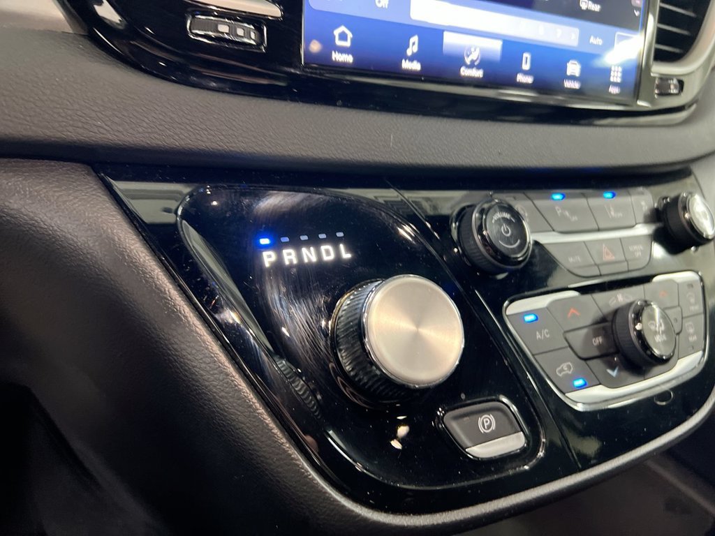Used 2025 Chrysler Pacifica Select FWD image 17