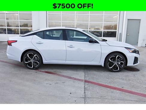 New 2025 Nissan Altima 2.5 SR w/ SR Premium Package image 9