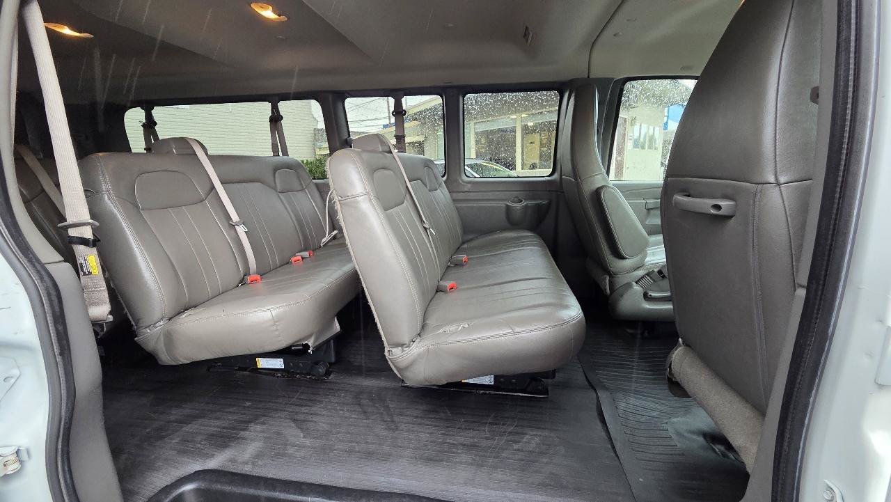 Used 2020 Chevrolet Express 3500 LS RWD image 15