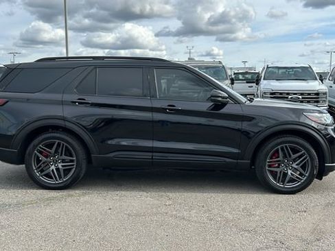 Certified 2025 Ford Explorer ST image 2
