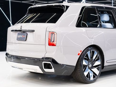 Used 2025 Rolls-Royce Cullinan AWD/4WD image 13