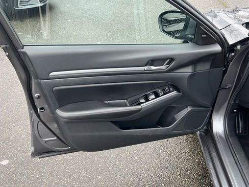 Used 2023 Nissan Altima 2.5 SV image 10