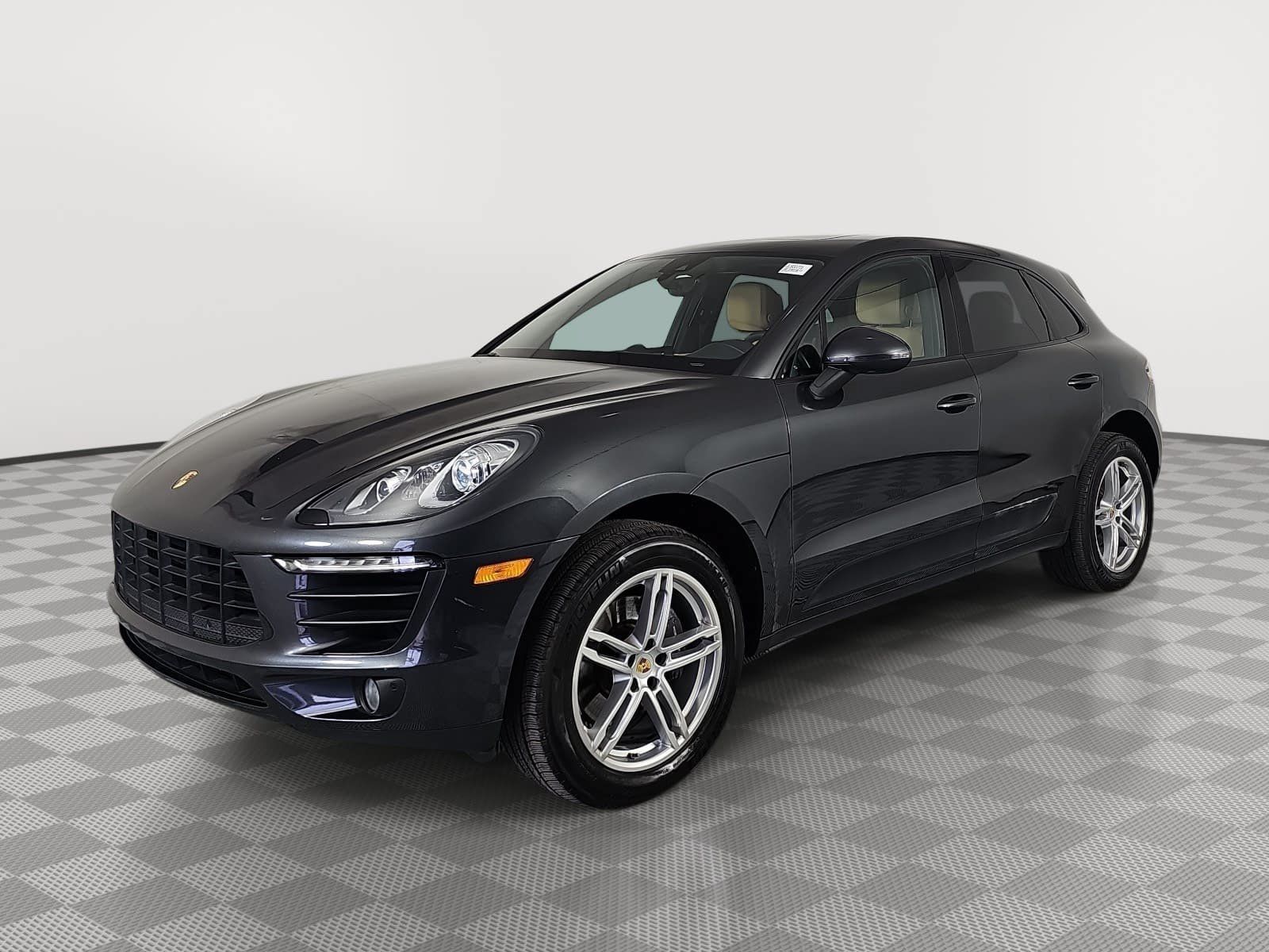Used 2018 Porsche Macan w/ Premium Package Plus AWD/4WD image 4