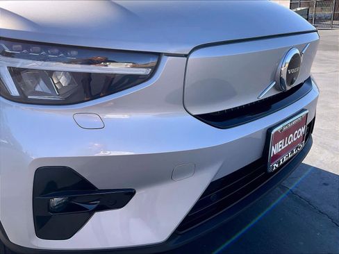 Used 2023 Volvo XC40 Recharge Plus image 33