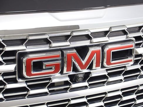 Used 2023 GMC Terrain Denali w/ Black Diamond Edition AWD/4WD image 18