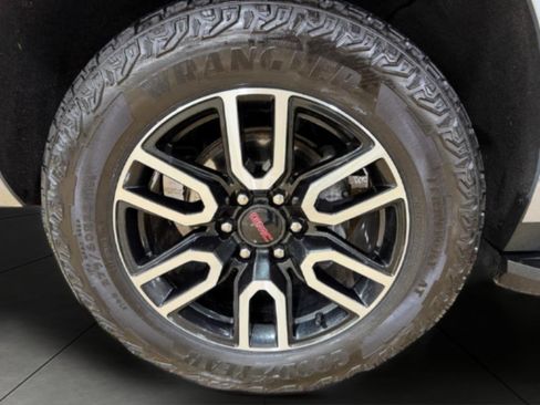 Used 2024 GMC Yukon AT4 w/ Technology Package AWD/4WD image 13