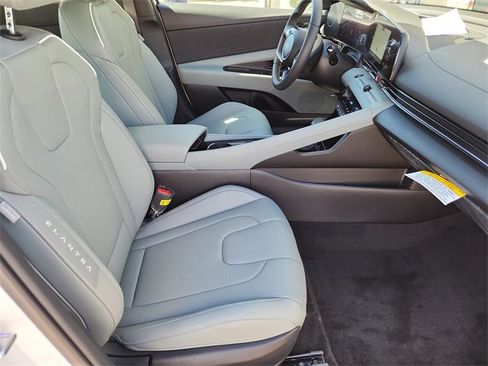 New 2025 Hyundai Elantra Limited image 9
