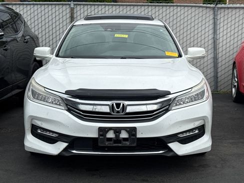 Used 2016 Honda Accord Touring image 3