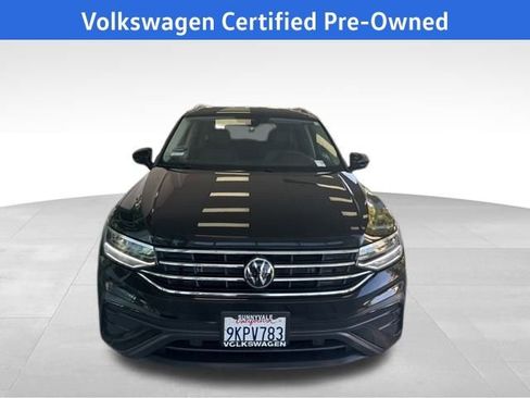 Used 2024 Volkswagen Tiguan SE image 2
