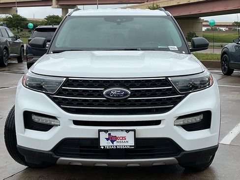 Used 2023 Ford Explorer XLT w/ Equipment Group 202A RWD image 3