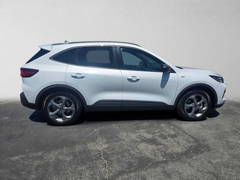 Used 2025 Ford Escape ST-Line FWD image 2