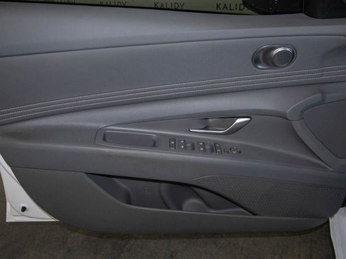 Used 2025 Hyundai Elantra Sport FWD image 10