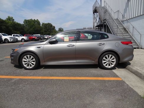 Used 2017 Kia Optima EX w/ Premium Package FWD image 6