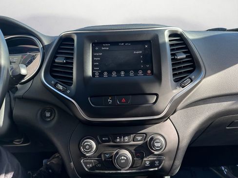 Used 2019 Jeep Cherokee Latitude Plus image 17