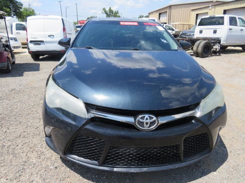 Used 2015 Toyota Camry SE FWD image 2