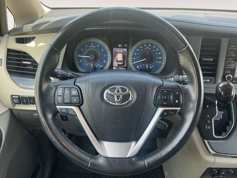 Used 2018 Toyota Sienna XLE AWD/4WD image 12