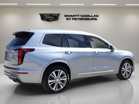 Used 2025 Cadillac XT6 Premium Luxury image 5