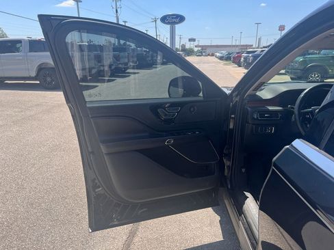 Used 2021 Lincoln Aviator Reserve w/ Equipment Group 201A AWD/4WD image 11