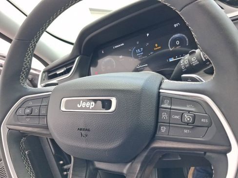 Used 2023 Jeep Grand Cherokee Limited AWD/4WD image 24