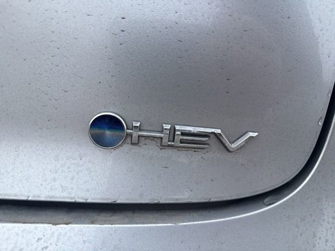 Used 2024 Toyota Prius XLE FWD image 6