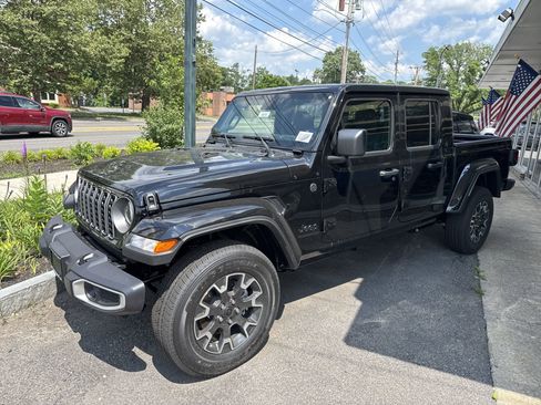 New 2025 Jeep Gladiator Sport w/ Premium Package image 4