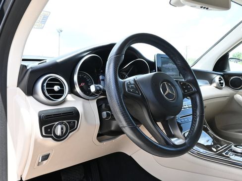 Used 2019 Mercedes-Benz GLC 300 4MATIC image 16