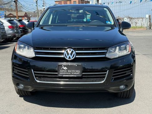 Used 2012 Volkswagen Touareg Sport image 2