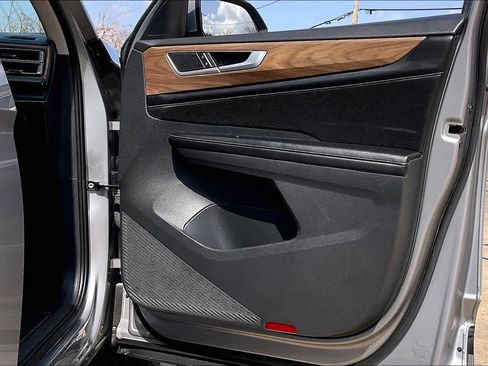 Used 2024 Volkswagen Atlas SE image 24