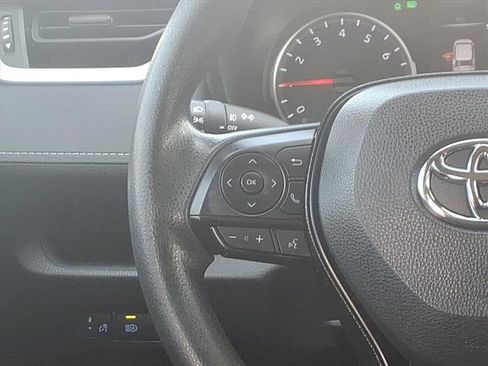 Used 2020 Toyota RAV4 XLE image 25