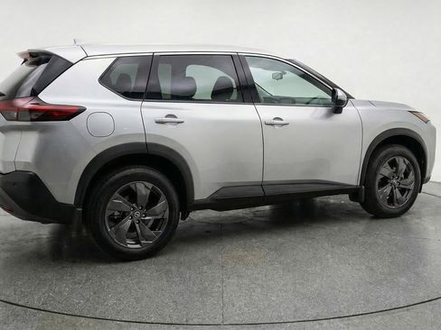 Used 2025 Nissan Rogue SV AWD/4WD image 9