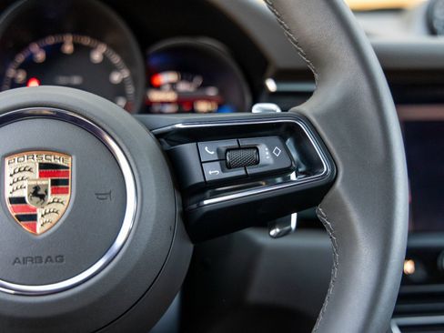 Certified 2025 Porsche Macan image 32