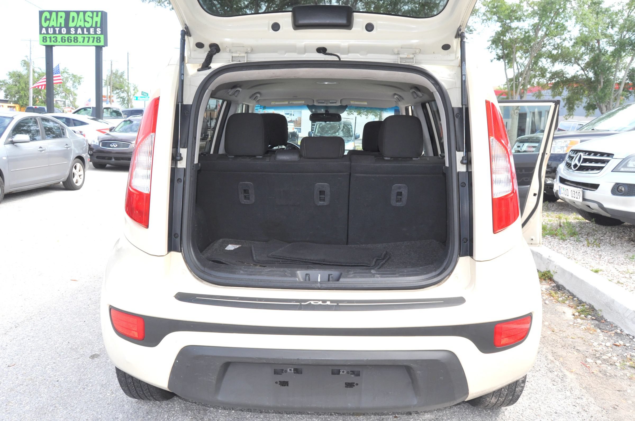 Used 2013 Kia Soul + FWD image 17