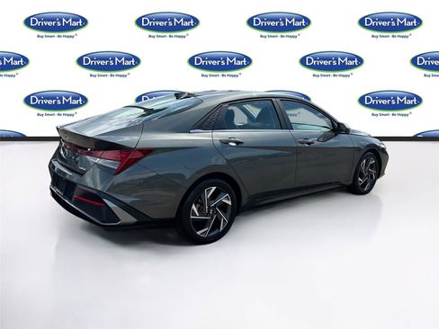 Used 2024 Hyundai Elantra Limited FWD image 7