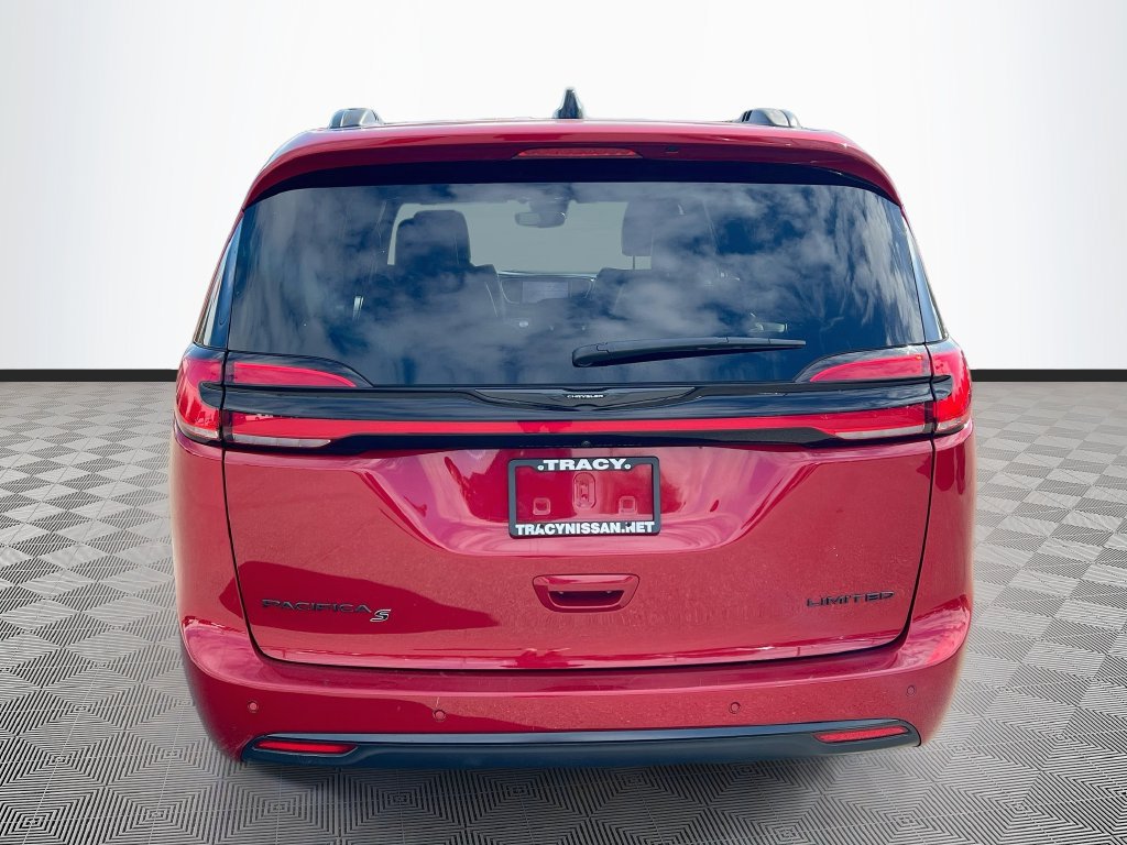 Used 2025 Chrysler Pacifica Limited FWD image 6