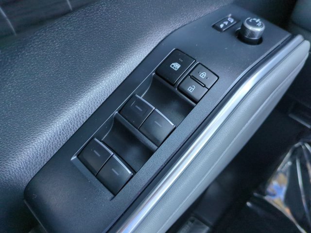 Used 2023 Toyota Highlander Limited AWD/4WD image 24