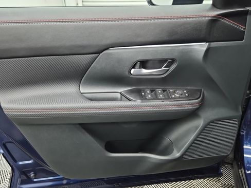 Certified 2025 Nissan Kicks SR image 18