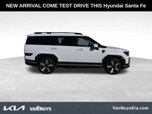 Used 2025 Hyundai Santa Fe Limited image 2