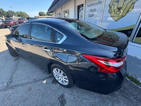 Used 2016 Nissan Altima 2.5 S w/ Power Driver Seat Package FWD image 4