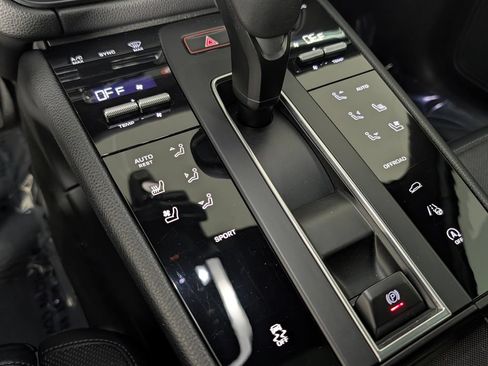 New 2026 Porsche Macan AWD/4WD image 34