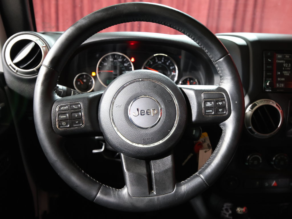 Used 2017 Jeep Wrangler Unlimited Rubicon w/ Connectivity Group AWD/4WD image 15