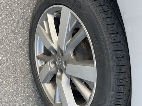 Used 2015 Nissan Pathfinder Platinum FWD image 17