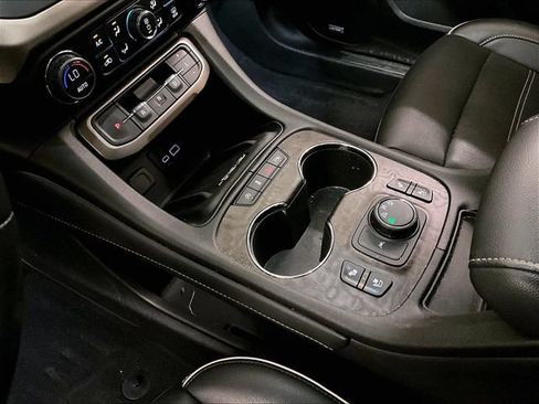 Used 2023 GMC Acadia Denali w/ Denali Technology Package AWD/4WD image 16