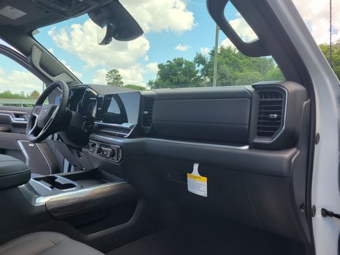 Used 2026 Chevrolet Silverado 2500 LTZ w/ LTZ Plus Package AWD/4WD image 38