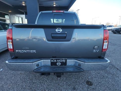 Certified 2016 Nissan Frontier SV image 4